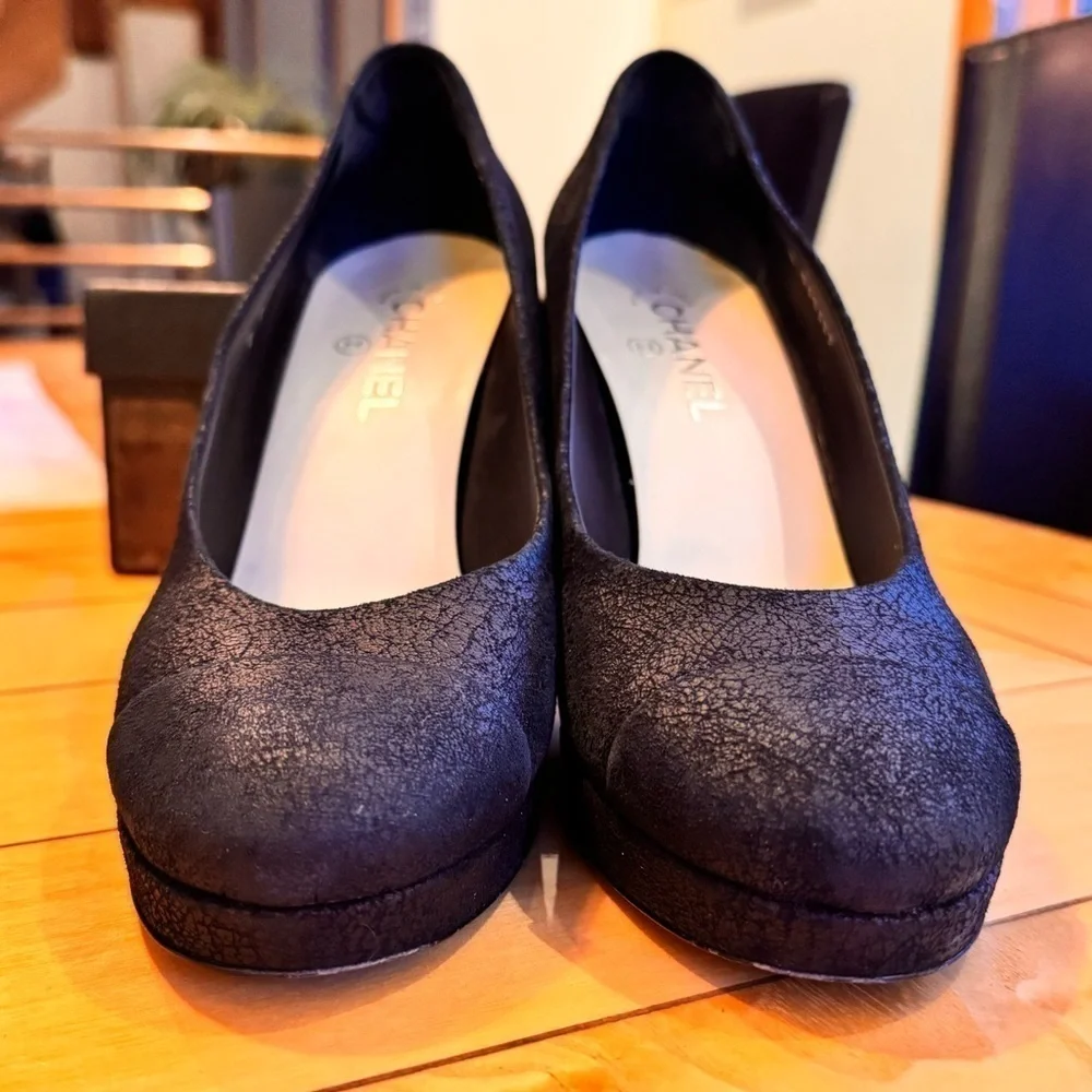 CHANEL CC interlocking black suede leather textured pumps heels sz 41.5 w box
